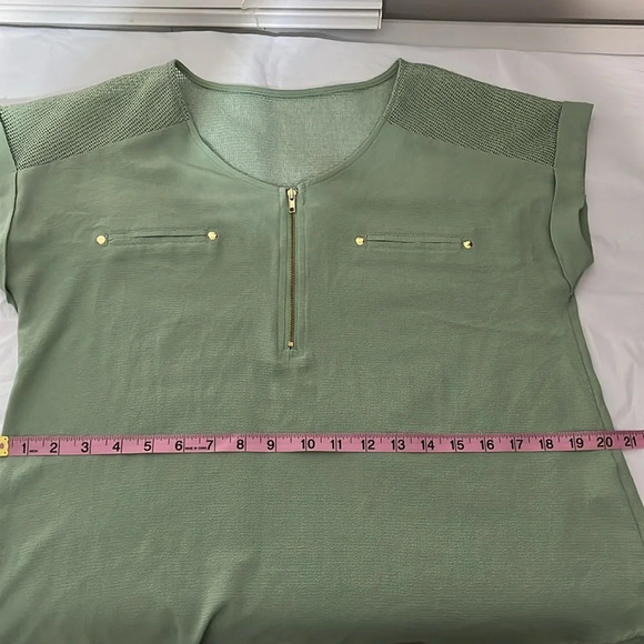 Mine light green size large top half zipper front - Picture 8 of 9